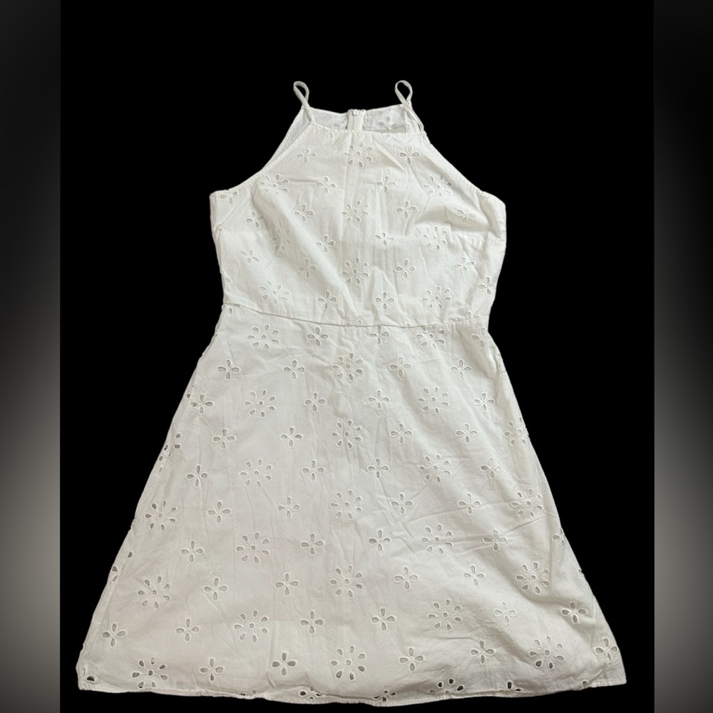 White Loft dress with floral design that lays above the knee. Size 6